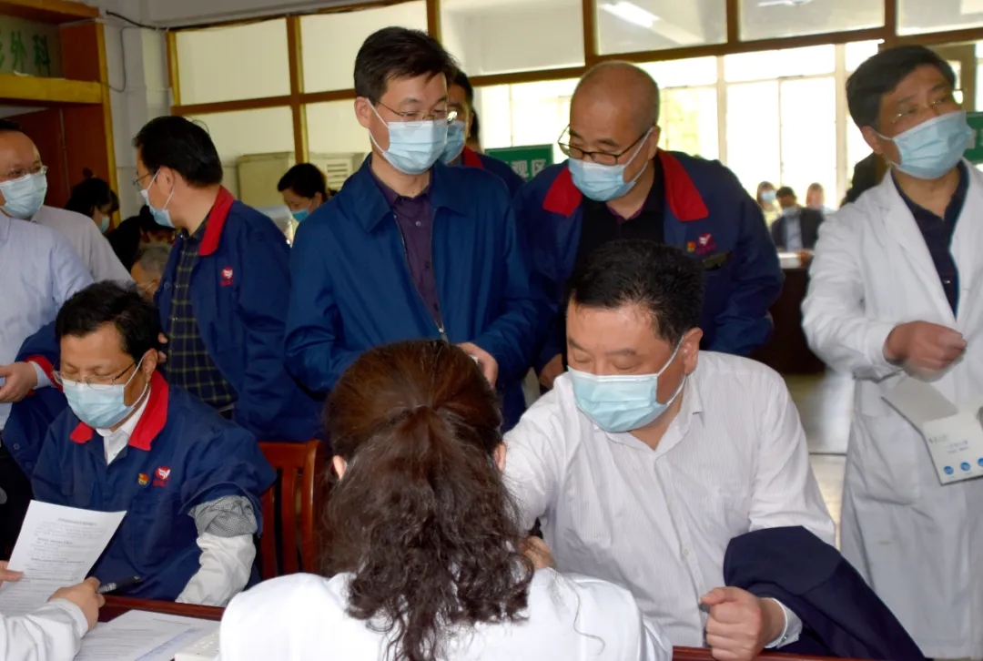 领导带头 公司启动新冠疫苗接种